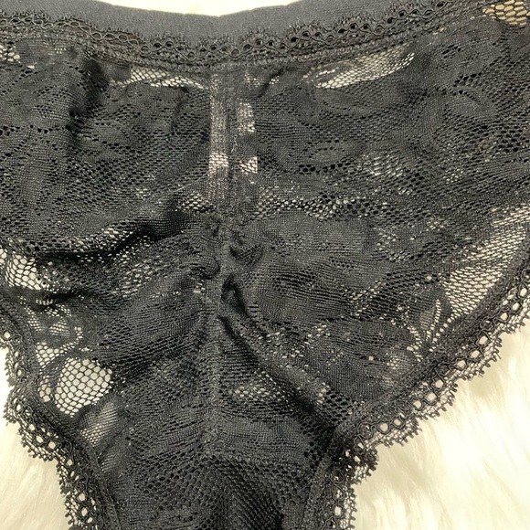 Bombshell Victoria's Secret Black Lace Bra and Panty Set - Picture 7 of 13